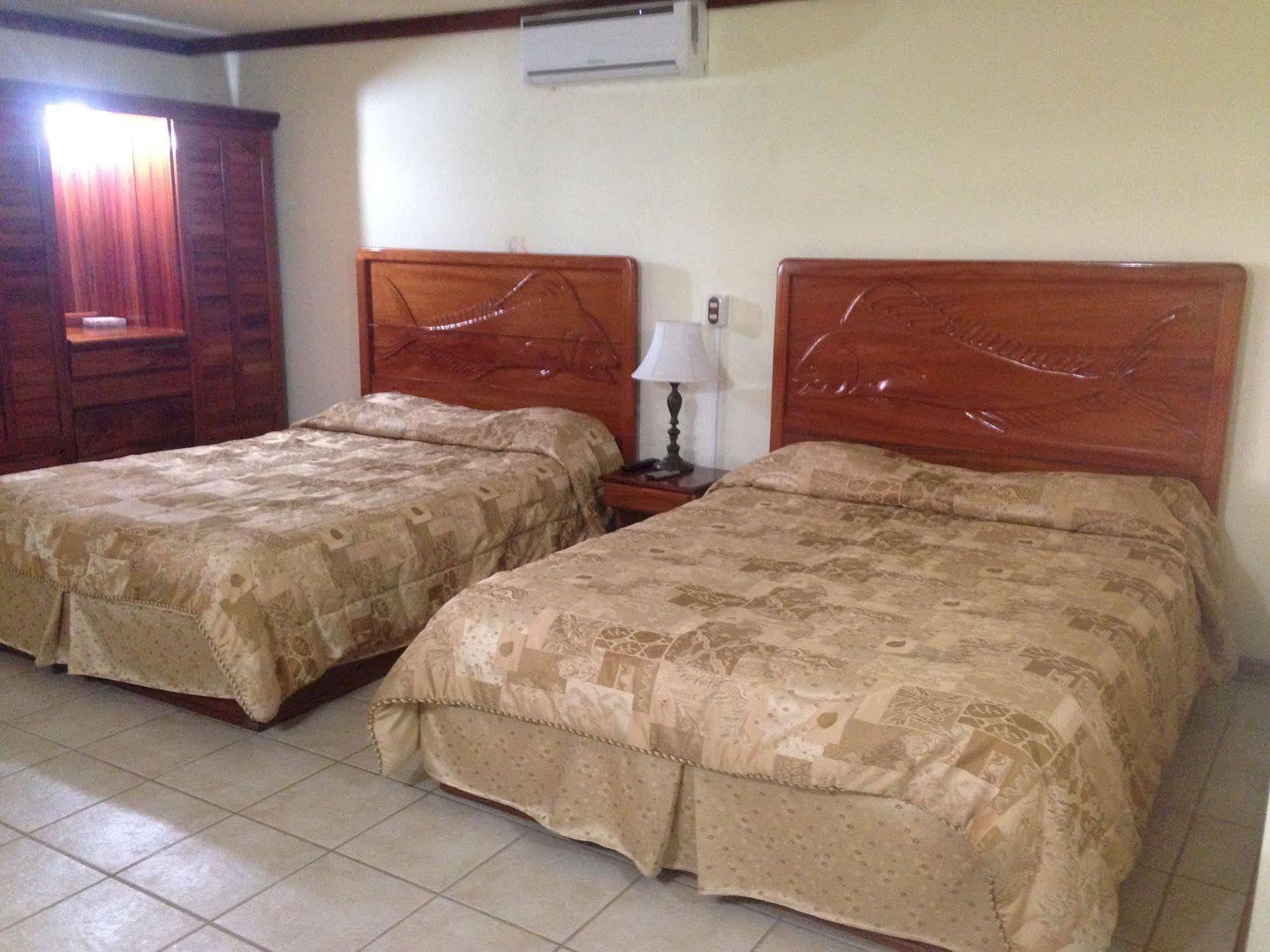 Fish Hook Marina Hotel Гольфито Экстерьер фото